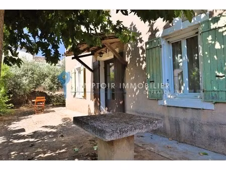 dept 84 - maubec - cœur de village - maison rénovée avec terrain 1 050 m2 en zone ua...