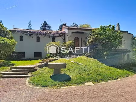 maison spacieuse dans son écrin de verdure