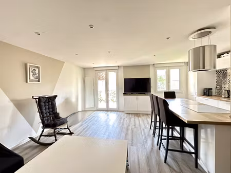 t4 nickel + 2 parkings s-sol + cave + terrasse !