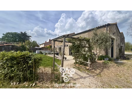 maison en pierre rénovée de 140 m² (potentiel de 200 m² habitable) sur une parcelle de 170