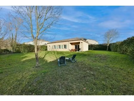 uzès centre historique 3 km : villa de plain-pied de 105 m² sur un terrain de 821 m²