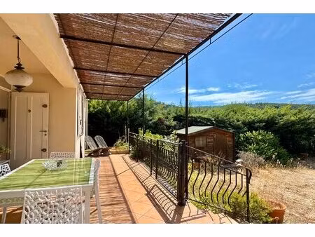 ceyreste  à proximité du village et des commerces. charmante