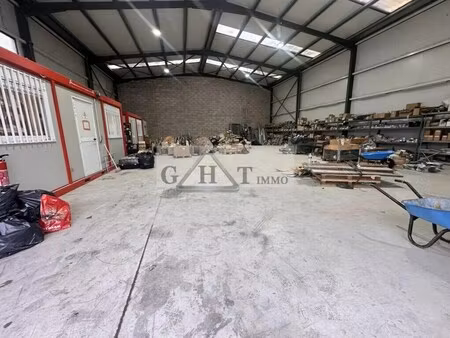 location entrepôt 240 m² à 840 m²