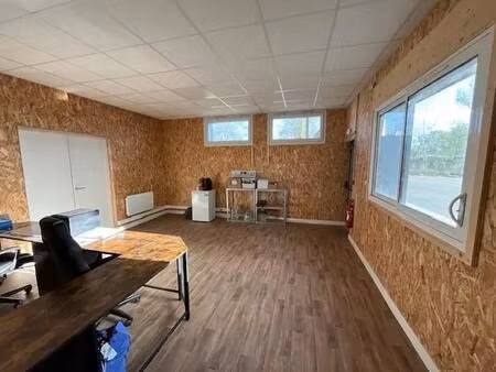 location entrepôt 160 m²