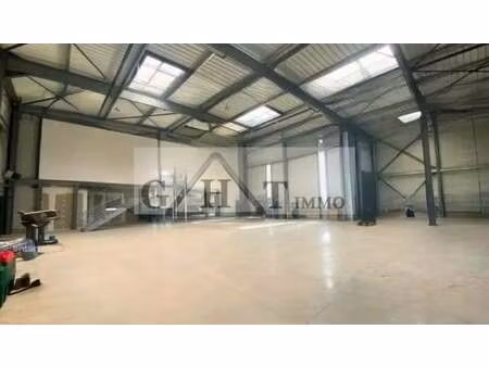 vente entrepôt 715 m²