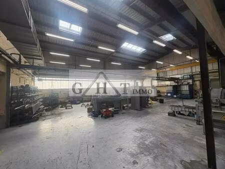 vente entrepôt 3 740 m²
