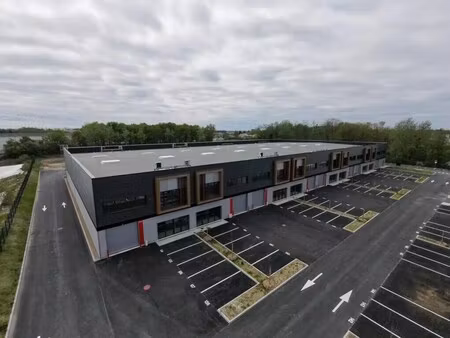 location local d'activités 638 m²