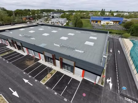 location local d'activités 804 m²