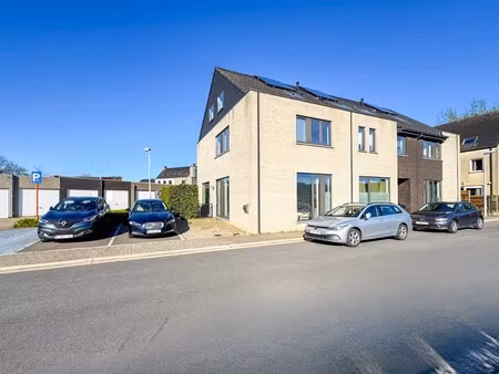 ruime gezinswoning met 4 slaapkamers  zonnepanelen en gunstig epc