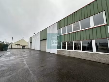 vente local d'activités 1 580 m²