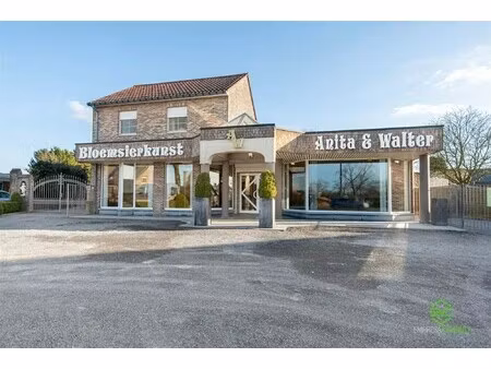 grote handelsruimte op een strategische topligging!