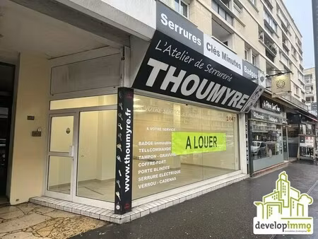 location commerce 75 m²