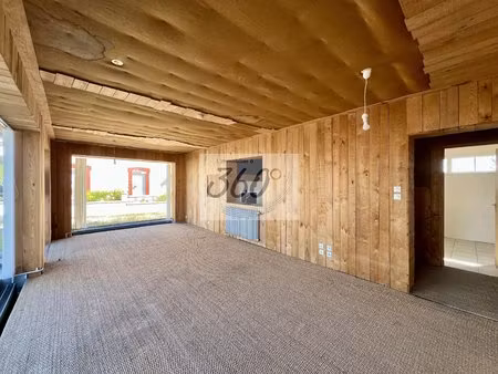 local lumineux d'environ 60 m² à louhans.