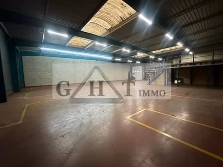 vente entrepôt 1 221 m²