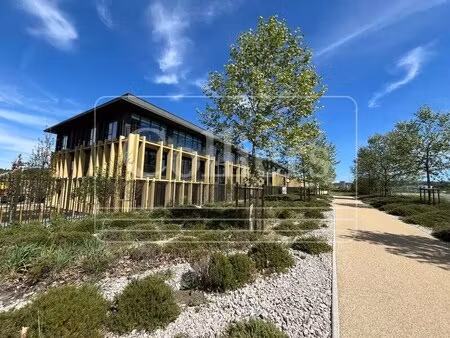 location bureaux 540 m² à 2 052 m²