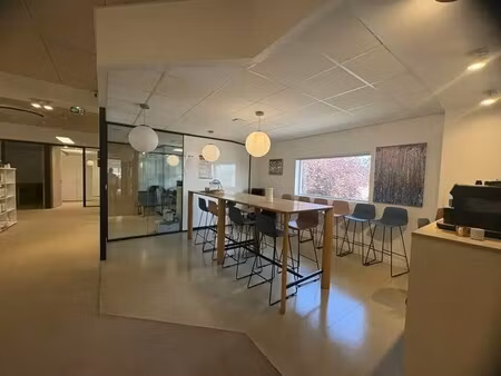 location local d'activités 600 m²