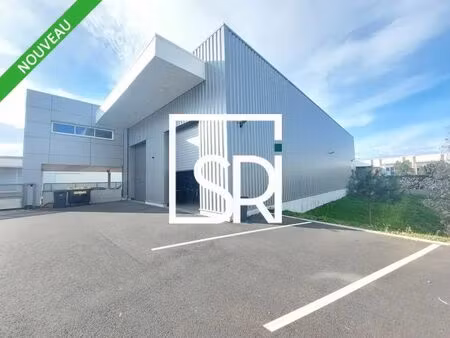 location local d'activités 584 m²