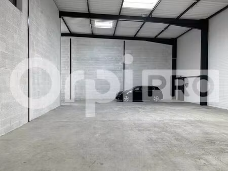 location local d'activités 378 m²