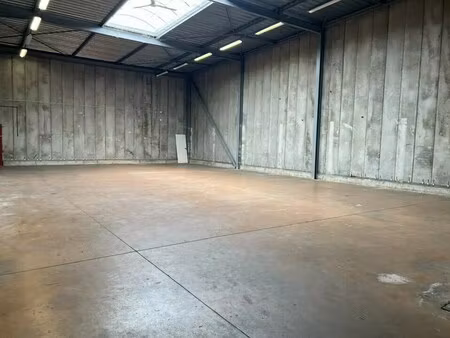 location local d'activités 426 m²