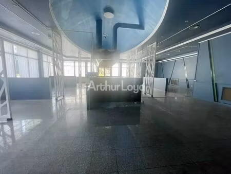 location commerce 310 m²