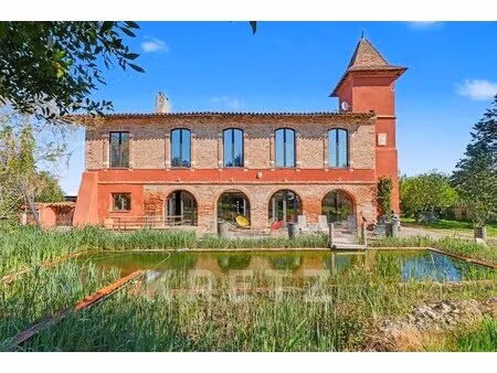 château rénové 390m2  9 suites  parc 2 hectares  à 20 minutes de