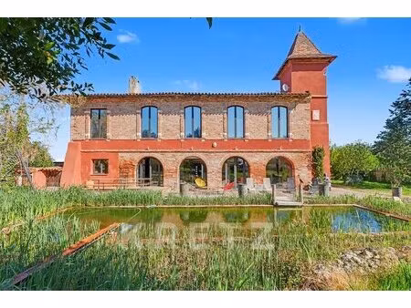château rénové 390m2  9 suites  parc 2 hectares  à 20 minutes de