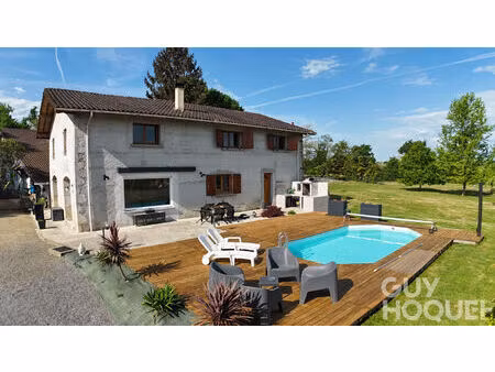 maison de 230 m² habitables avec 6 chambres.