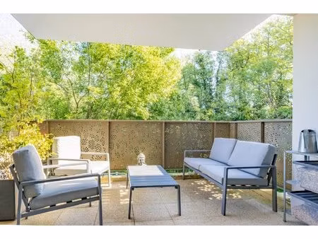 appartement t3 avec terrasse. vue forêt et 2 parkings