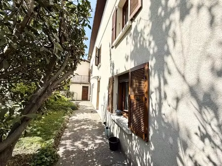 maison 4 chambres  jardin 680 m²