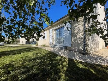 montbazon  jolie maison sur sous-sol enterré dans un environnem