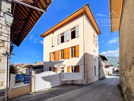 maison de village à rénover - 90m² - terrain 500m² - combles - dépendances- coeur village