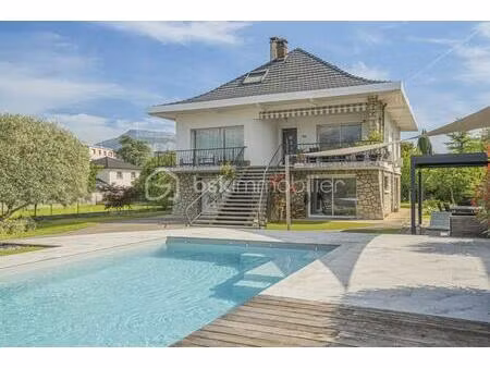 villa 6 pièces - t2 indépendant - espace piscine - garage & cave