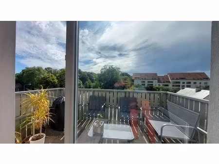 appartement récent avec balcon et parking