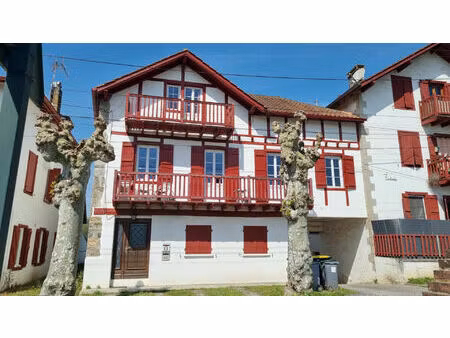 appartement dans maison basque