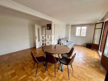 appartement 3 pièces lumineux avec véranda  garage ? proche rer e et centre-ville