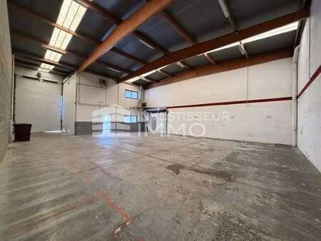 location local d'activités 170 m² à 564 m²