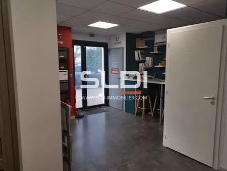 vente local d’activités saint laurent de mure 69720 150m²