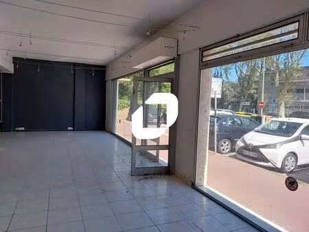 location commerce 82 m²