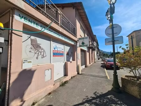 location commerce 67 m²