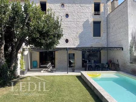 maison familiale avec jardin et piscine