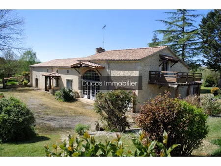 bel ensemble immobilier avec 3 logements et deux piscines