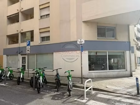 location commerce 180 m²