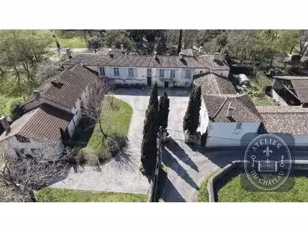 château historique du xviie siècle — rions  région de bordeaux