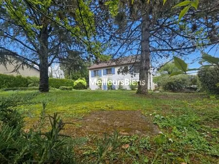 maison édifiée sur sous sol avec 4 ch