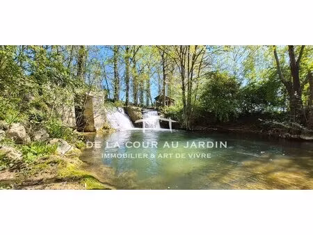 magnifique moulin à eau du 16ème  entièrement restaurait.