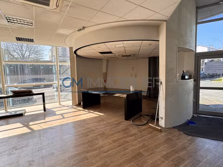 location local commercial