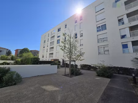 magnifique t3 de 62 m2 dernier étage terrasse parking