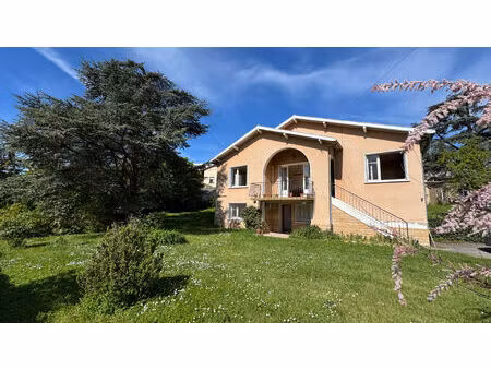*** sous compromis par l'agence *** maison à fort potentiel - limite lyon 5 - calme