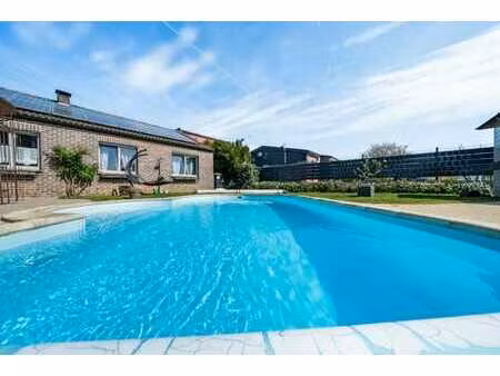bungalo 3 chambres avec piscine  panneaux photovoltaïques et