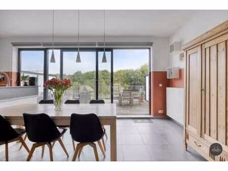 lichtrijk duplex-appartement met prachtig terras